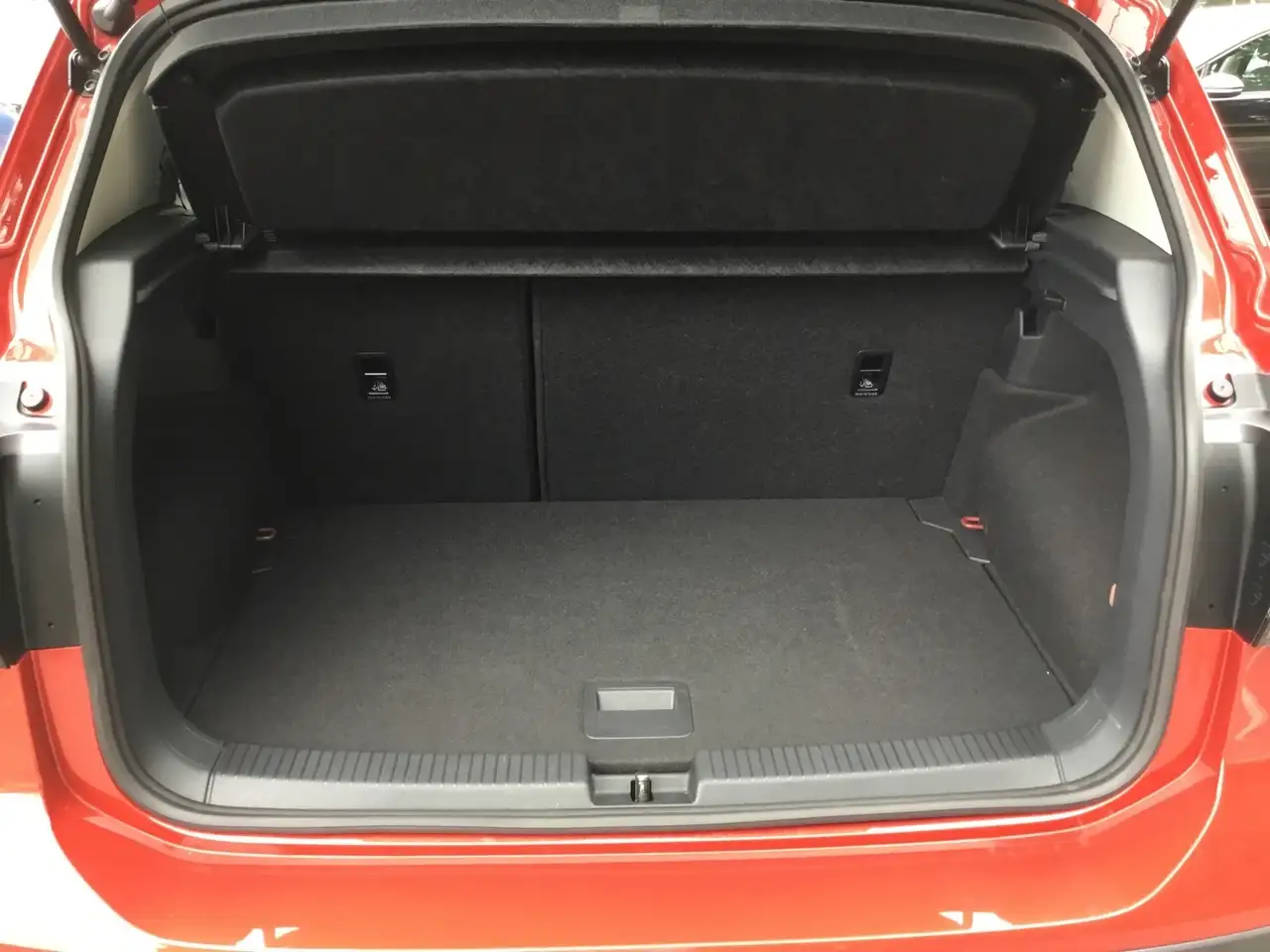 Volkswagen T-Cross 1.0 TSI LIFE *AHK *LED *ACC *VIRTUAL *APP *SHZ *A — Galería del vehículo 16