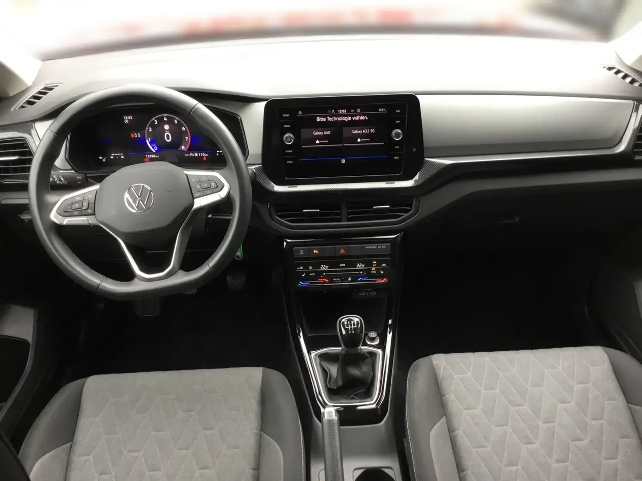Volkswagen T-Cross 1.0 TSI LIFE *AHK *LED *ACC *VIRTUAL *APP *SHZ *A — Galería del vehículo 11