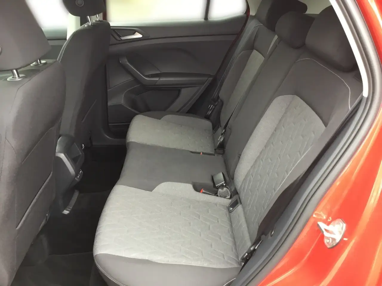Volkswagen T-Cross 1.0 TSI LIFE *AHK *LED *ACC *VIRTUAL *APP *SHZ *A — Galería del vehículo 15