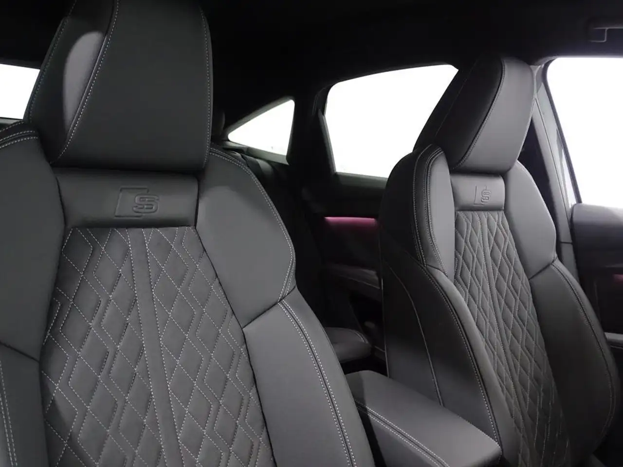 Audi Q4 e-tron Sportback 55 quatro Black Line edition 250kW 82KWh — Galerie du véhicule 11