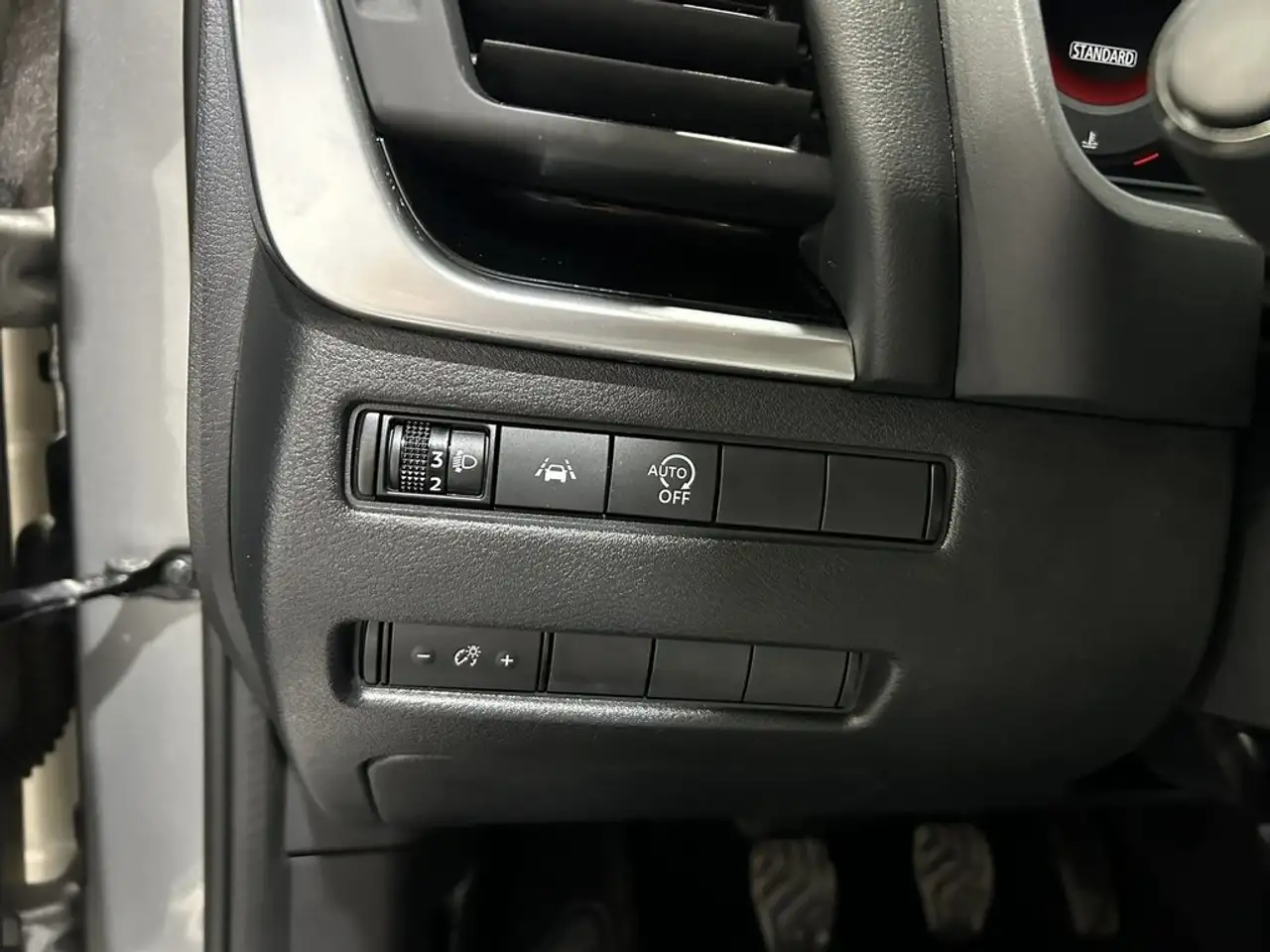 Nissan Qashqai 1.3 DIG-T mHEV 12V N-Connecta 4x2 103kW — معرض صور السيارة 18