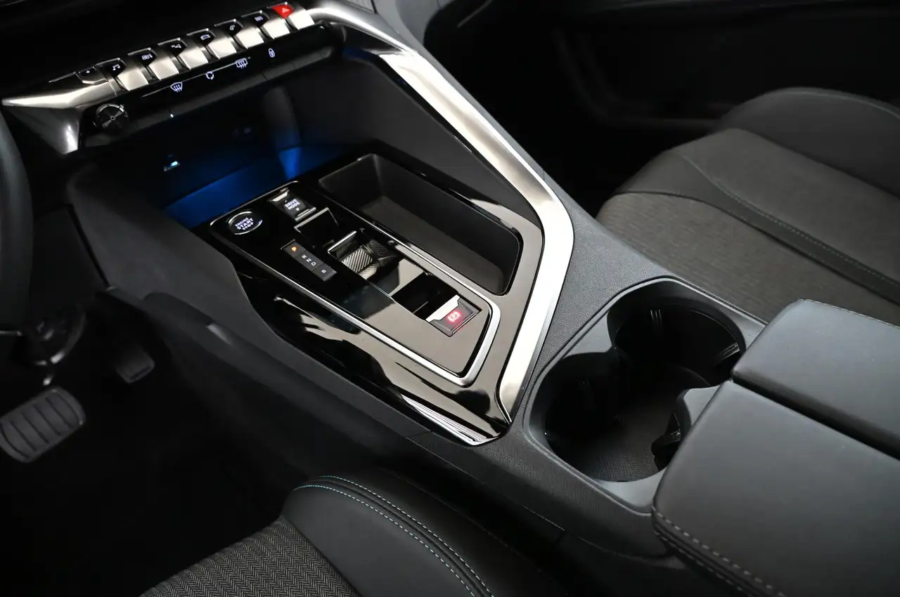 Peugeot 3008 1.6 180 PHEV e-EAT8 Allure-Pack LED/ACC/19 — معرض صور السيارة 14
