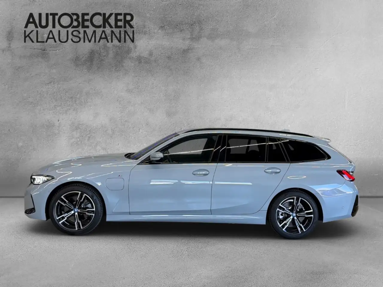 BMW 330 e xDrive Touring M SPORT AUTOMATIK 18''LC PROF PA — Vehicle gallery 3