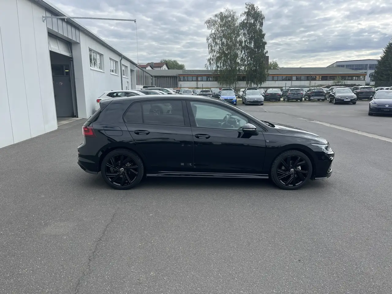 Volkswagen Golf 1.5 TSI DSG R-Line Blackline Style 2,99% Fin. AHK — معرض صور السيارة 6