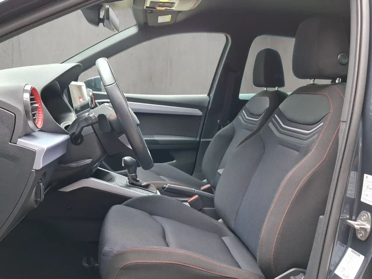 SEAT Arona FR 1.5 TSI (150 PS) 7-Gang-DSG, Allwetterr — Galería del vehículo 9