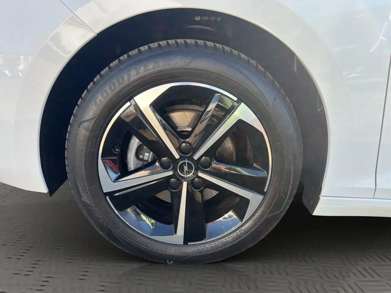 Opel Astra Sports Tourer 1.2 Turbo Edition (L) — معرض صور السيارة 17
