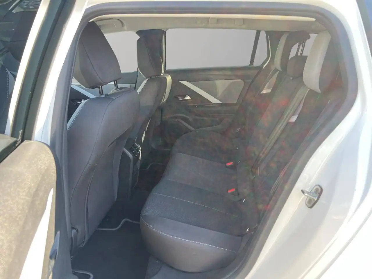 Opel Astra Sports Tourer 1.2 Turbo Edition (L) — معرض صور السيارة 15
