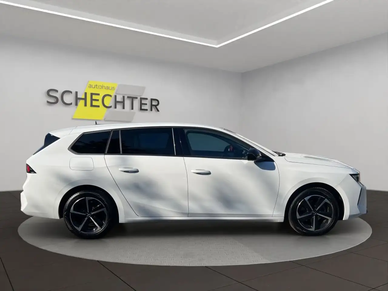 Opel Astra Sports Tourer 1.2 Turbo Edition (L) — معرض صور السيارة 6