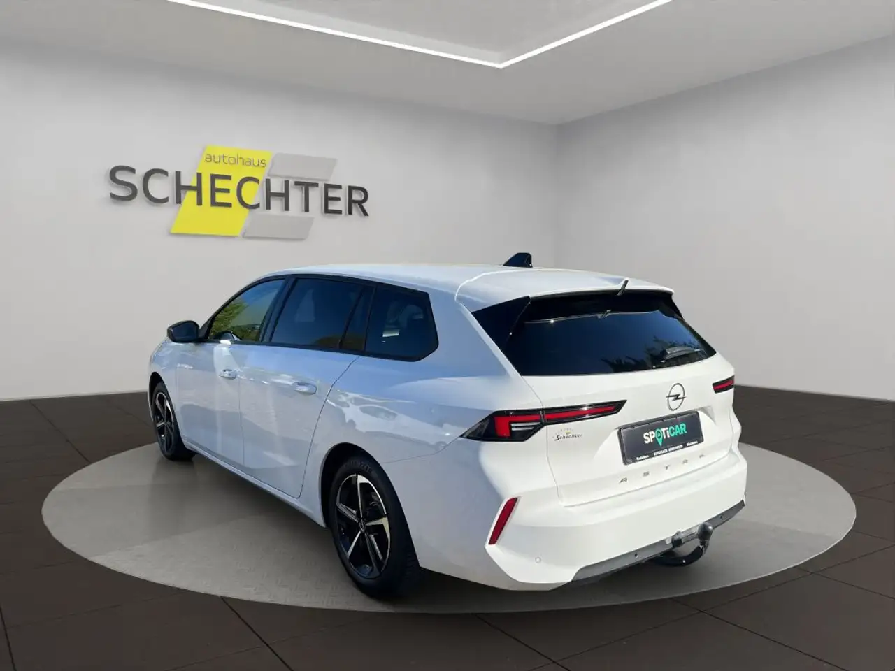 Opel Astra Sports Tourer 1.2 Turbo Edition (L) — معرض صور السيارة 3