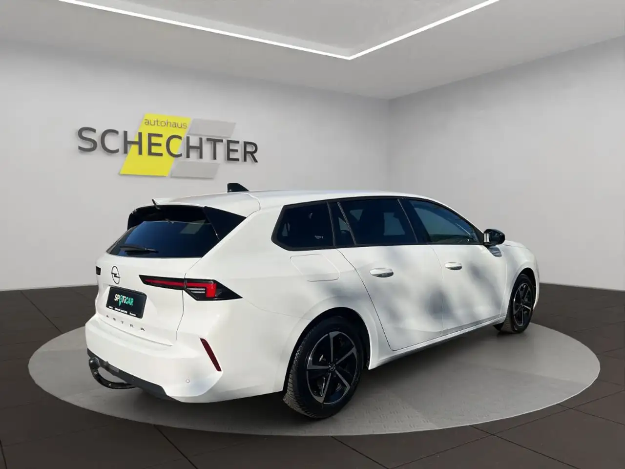 Opel Astra Sports Tourer 1.2 Turbo Edition (L) — معرض صور السيارة 5