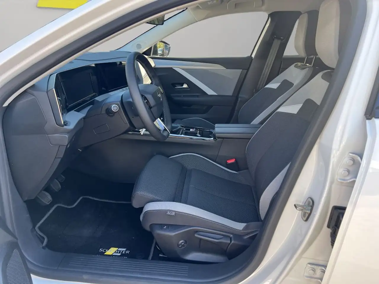 Opel Astra Sports Tourer 1.2 Turbo Edition (L) — معرض صور السيارة 9