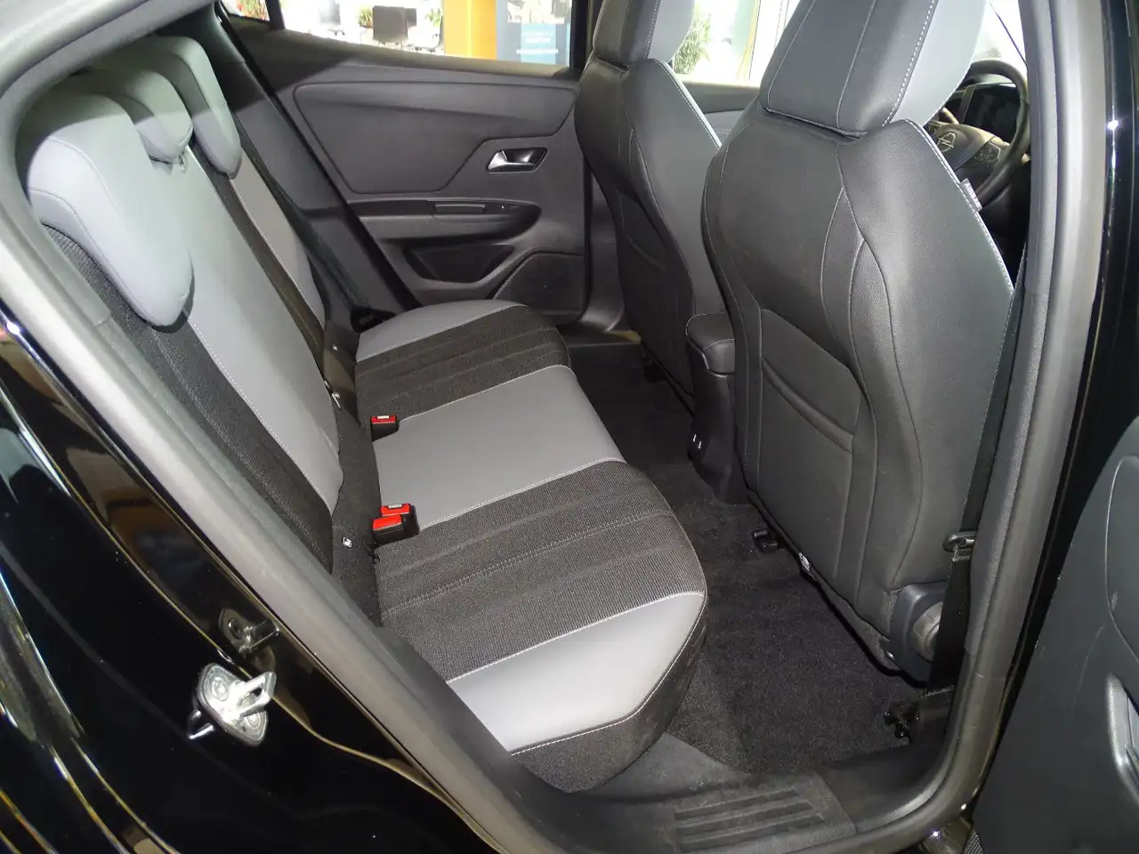 Opel Mokka 1,2 Turbo ELEGANCE LED+SHZ+Winterp.+NS — معرض صور السيارة 24