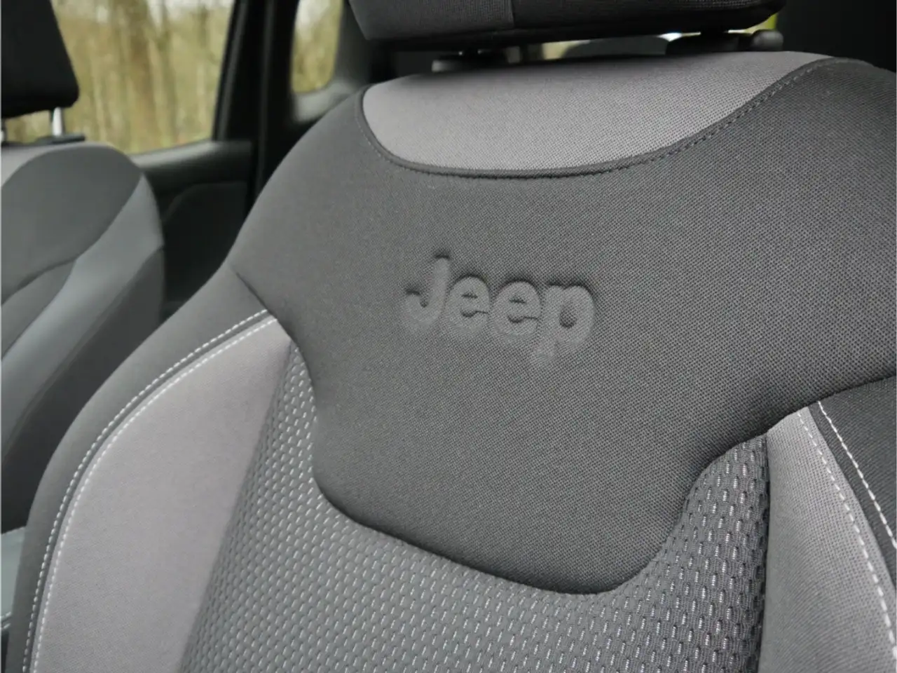 Jeep Renegade Altitude Mild-Hybrid FWD — Vehicle gallery 15