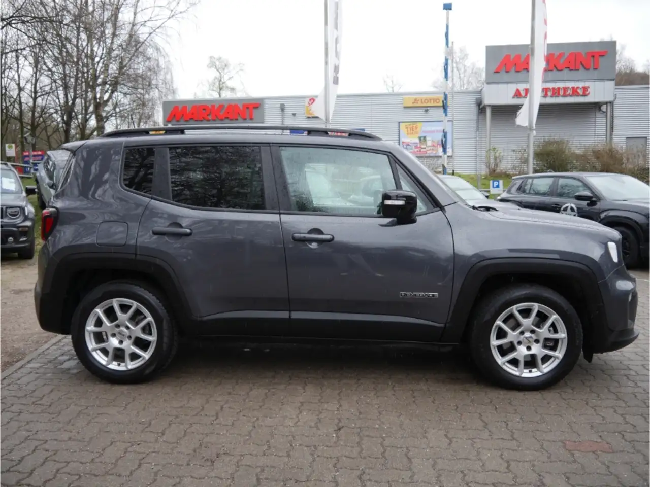 Jeep Renegade Altitude Mild-Hybrid FWD — Vehicle gallery 4