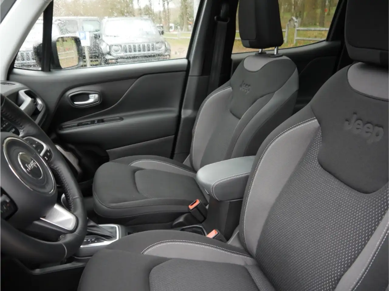 Jeep Renegade Altitude Mild-Hybrid FWD — Vehicle gallery 14