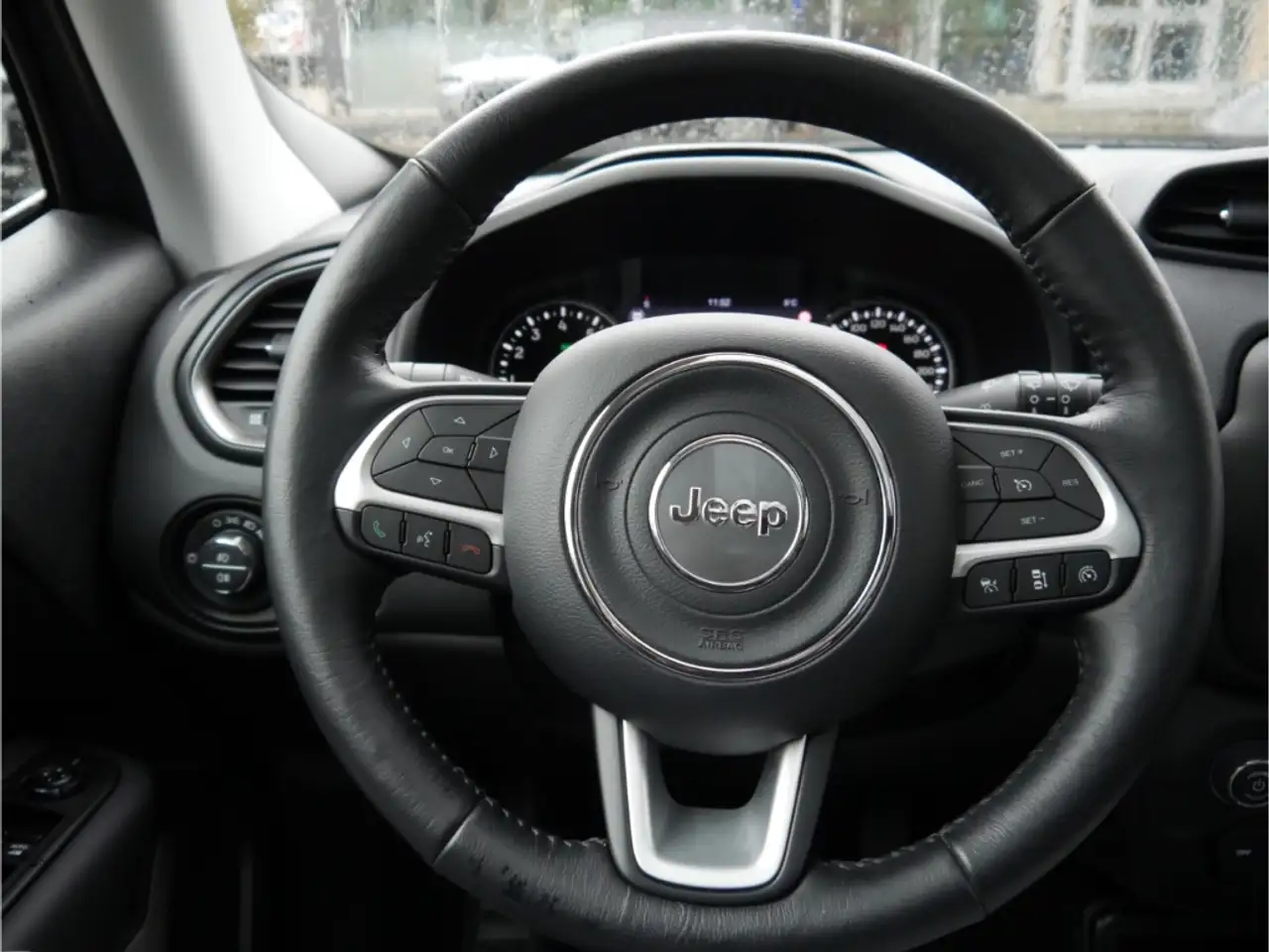 Jeep Renegade Altitude Mild-Hybrid FWD — Vehicle gallery 17