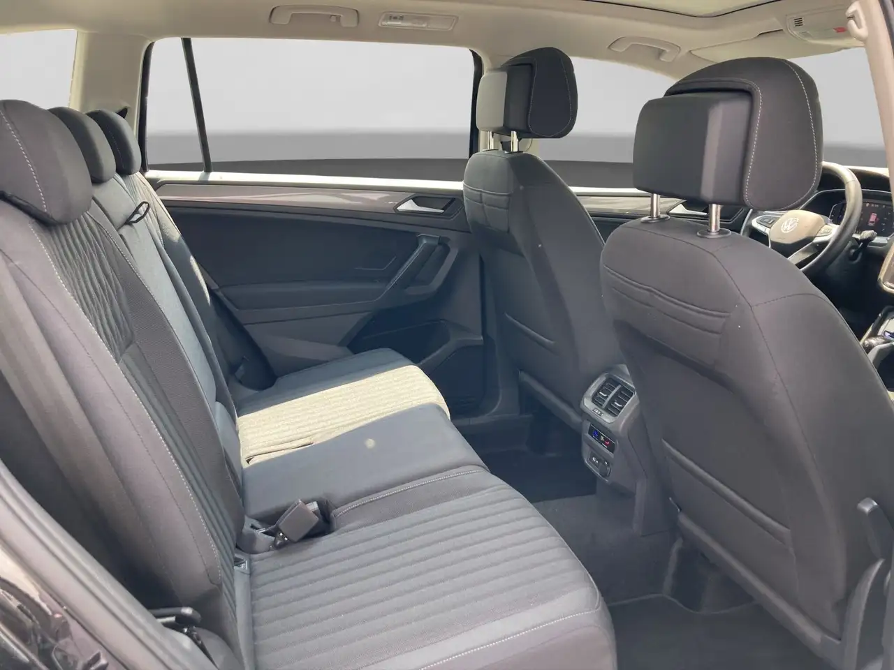 Volkswagen Tiguan Allspace 2.0 TSI DSG 4M LIFE LED PANO PDC — معرض صور السيارة 6