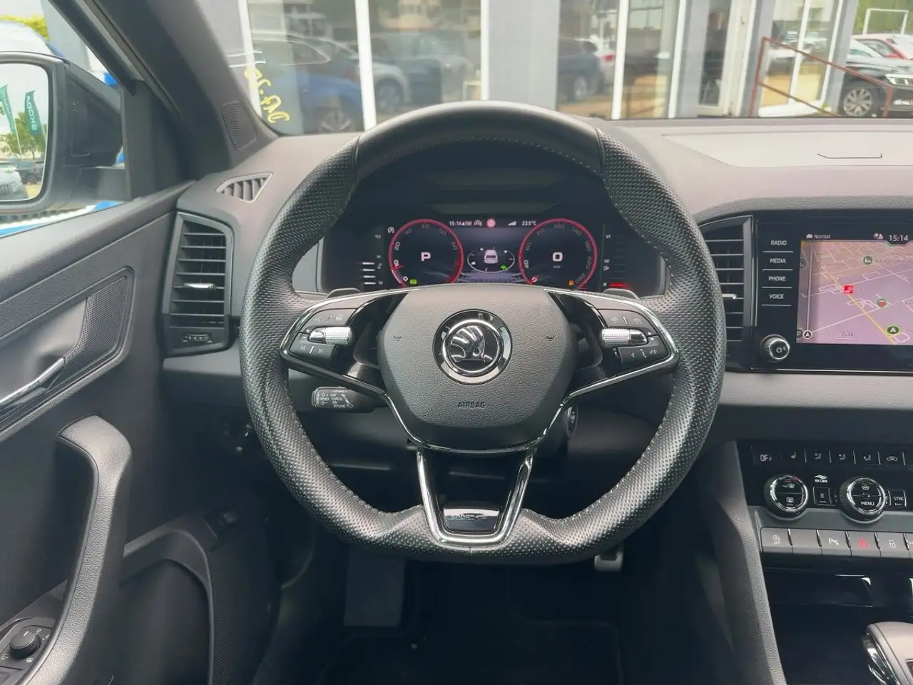 Skoda Karoq 1.5 TSI DSG Sportline AHK Navi Matrix Standhz. eKl — معرض صور السيارة 14