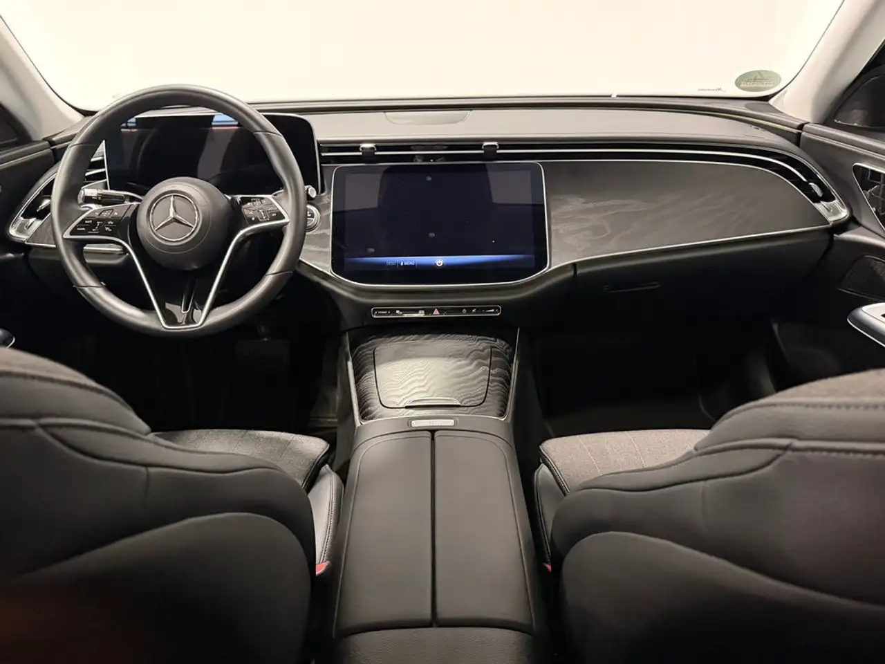 Mercedes-Benz E 220 d — Vehicle gallery 10