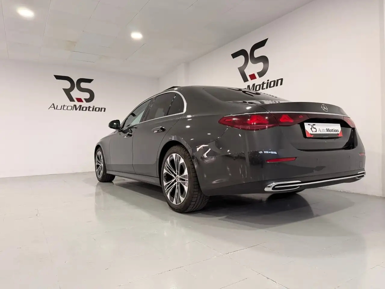 Mercedes-Benz E 220 d — Vehicle gallery 16