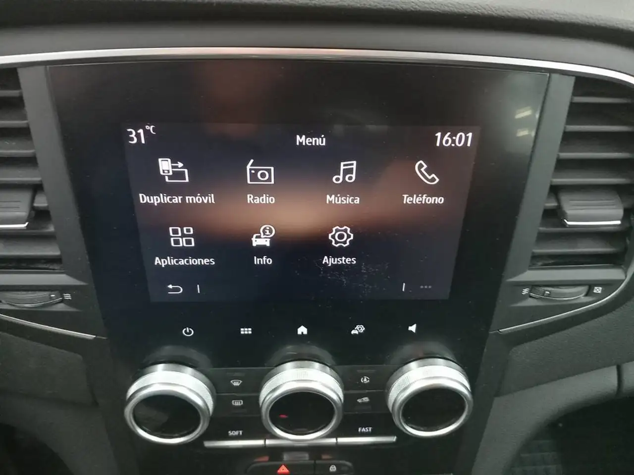 Renault Megane 1.5dCi Blue Equilibre EDC 85kW — معرض صور السيارة 11