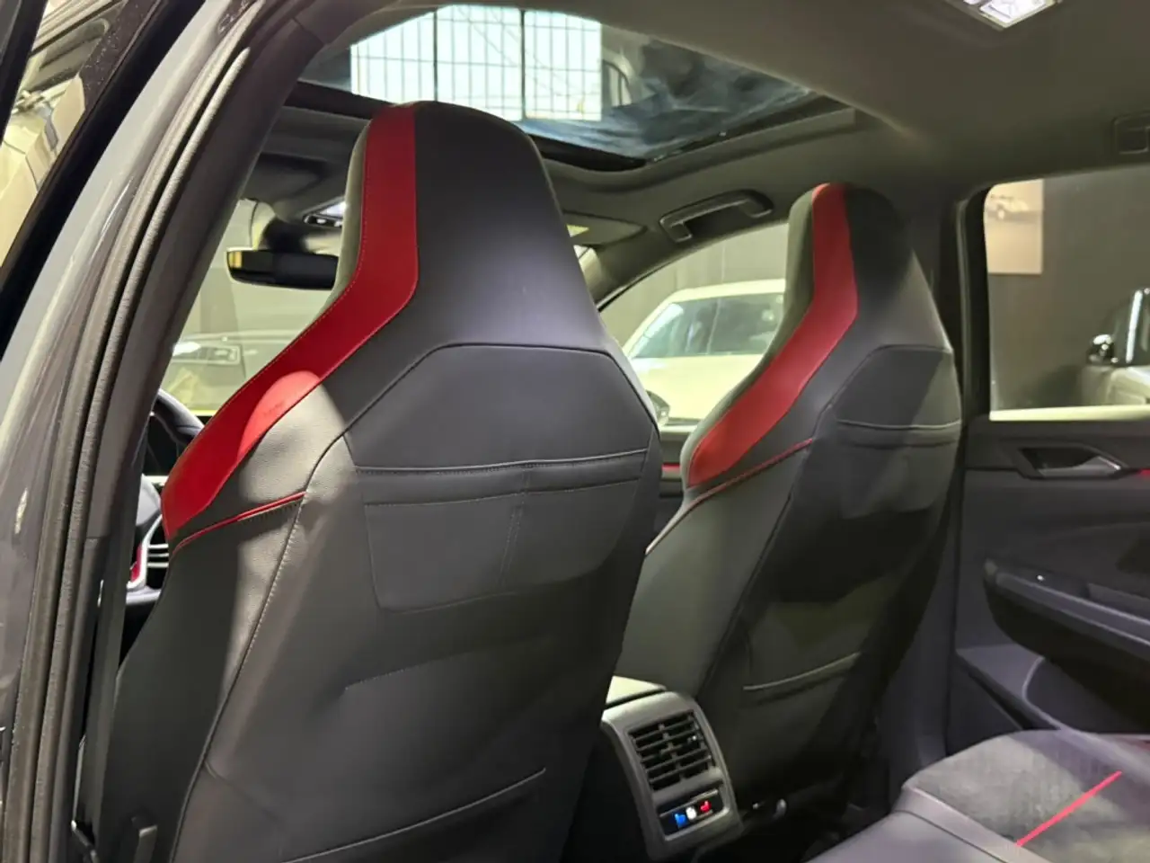 Volkswagen Golf GTI 2.0 TSI Clubsport DSG 221kW — Galería del vehículo 28