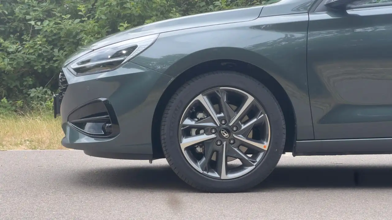 Hyundai i30 1.0 T-GDI Advantage *Plus-Pkt*Navi*RFKamera* — Vehicle gallery 11