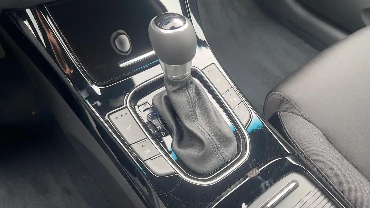 Hyundai i30 1.0 T-GDI Advantage *Plus-Pkt*Navi*RFKamera* — Vehicle gallery 16