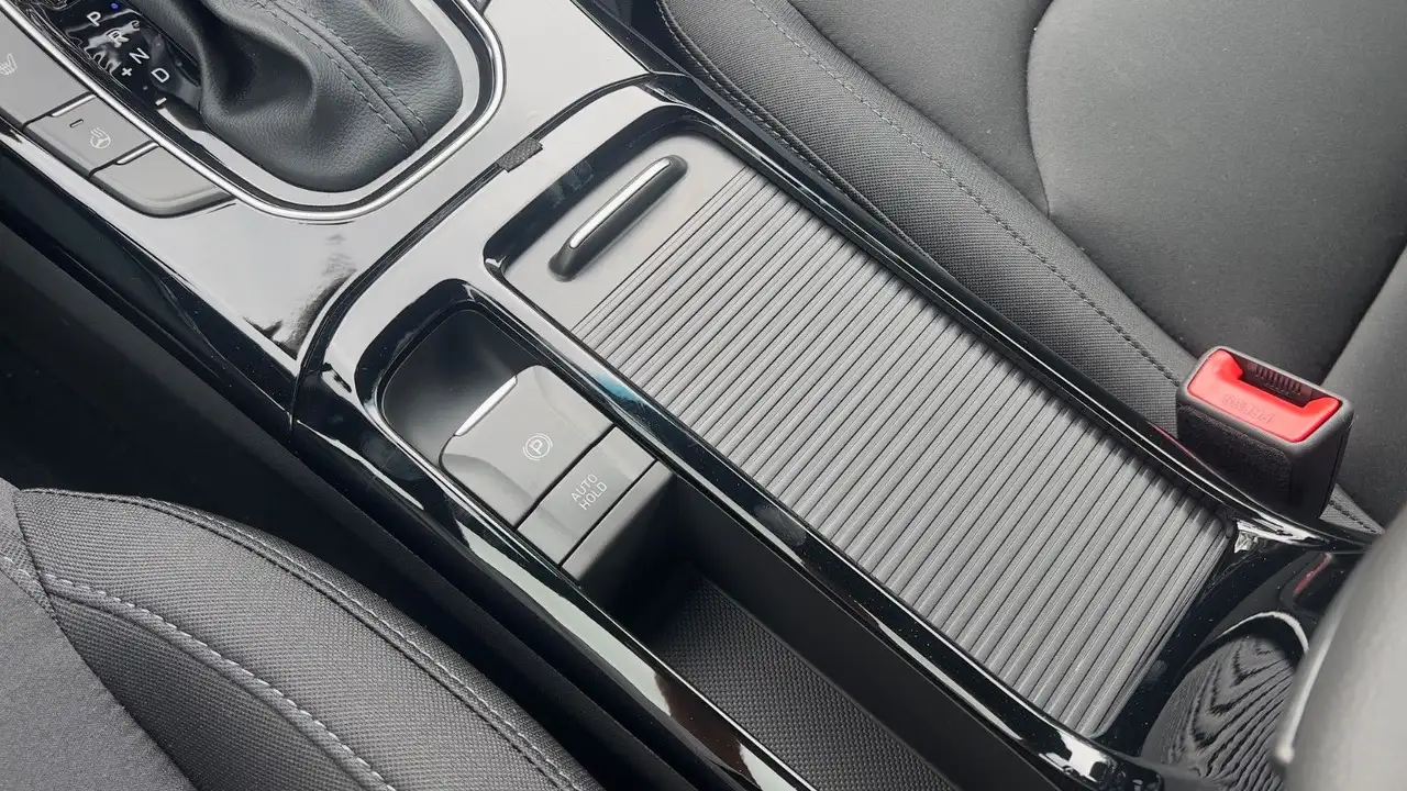 Hyundai i30 1.0 T-GDI Advantage *Plus-Pkt*Navi*RFKamera* — Vehicle gallery 17