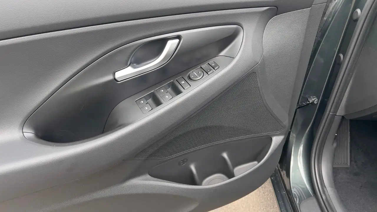 Hyundai i30 1.0 T-GDI Advantage *Plus-Pkt*Navi*RFKamera* — Vehicle gallery 19