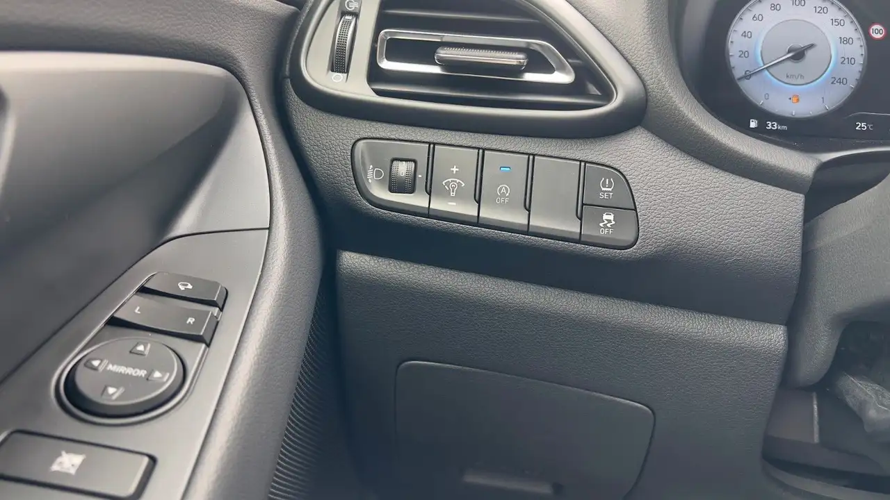 Hyundai i30 1.0 T-GDI Advantage *Plus-Pkt*Navi*RFKamera* — Vehicle gallery 18