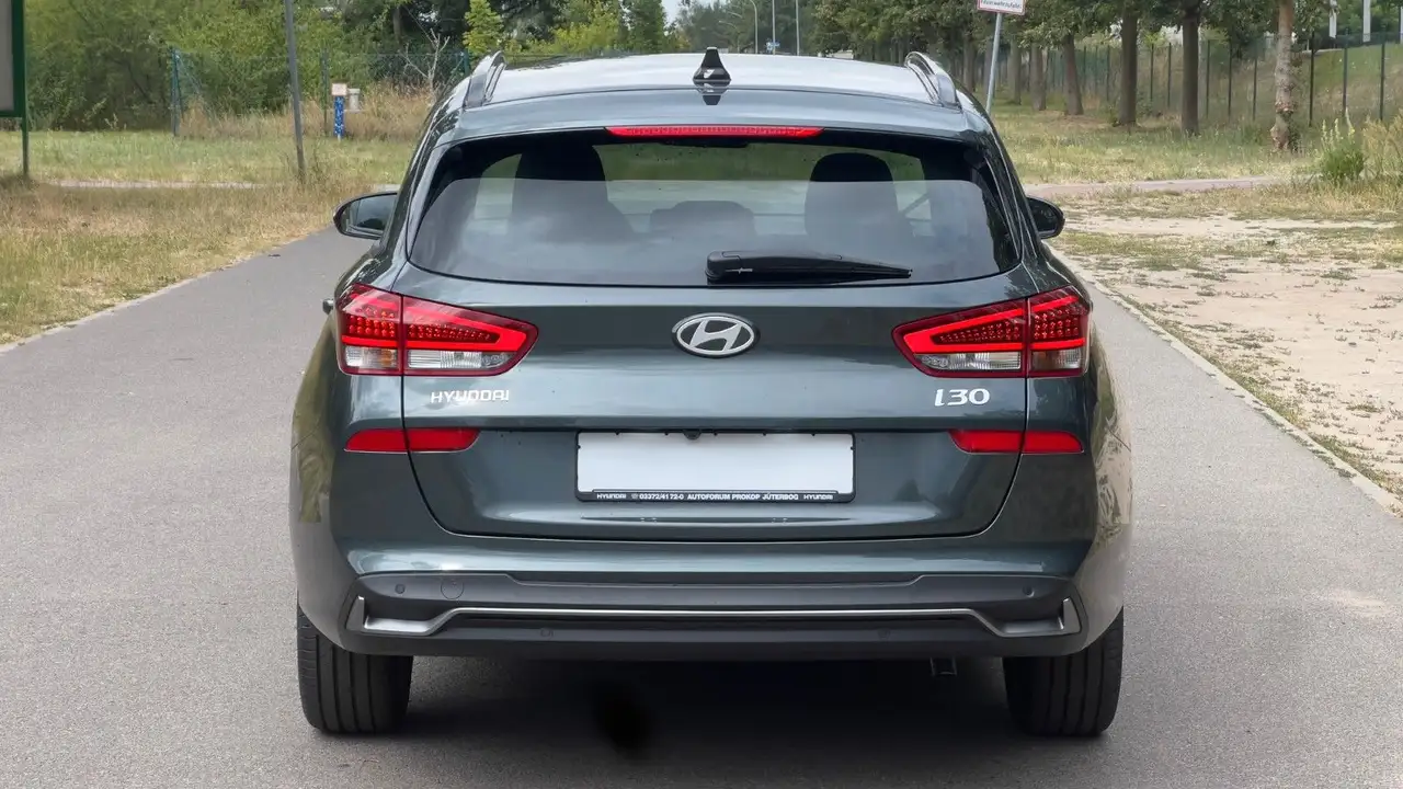 Hyundai i30 1.0 T-GDI Advantage *Plus-Pkt*Navi*RFKamera* — Vehicle gallery 5