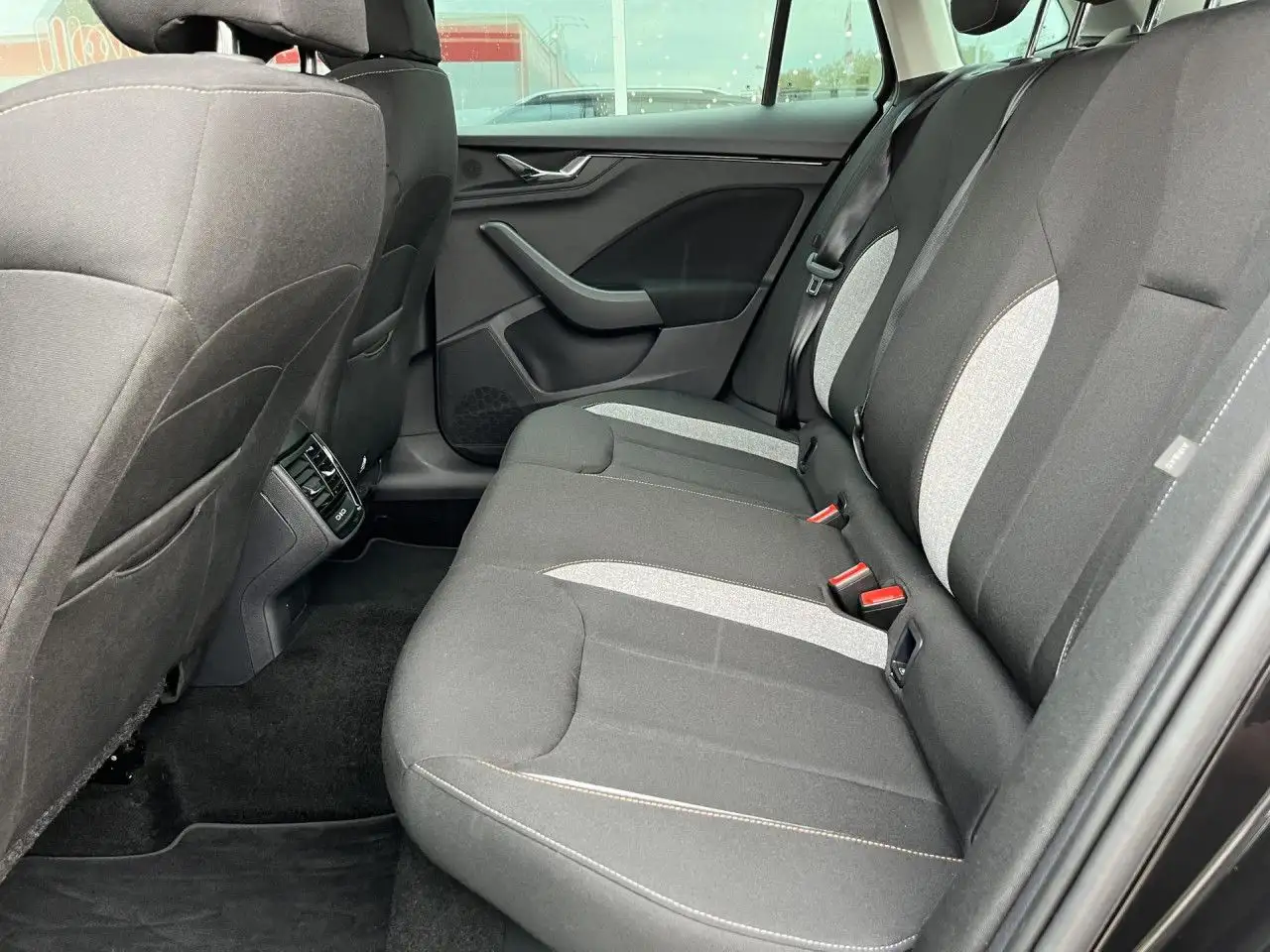 Skoda Kamiq 1.0 TSI Selection DSG App ACC Kamera LED — معرض صور السيارة 8