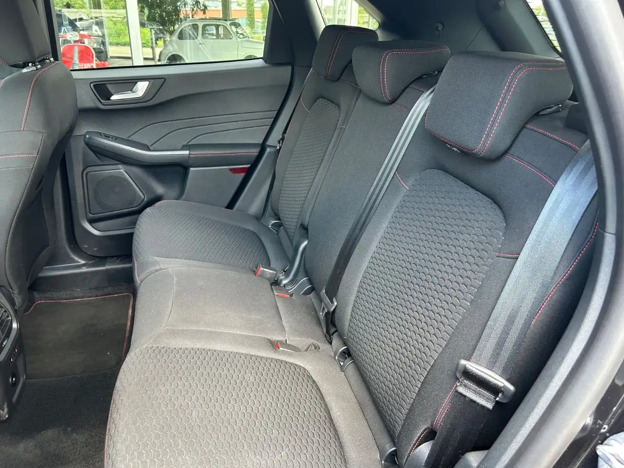 Ford Kuga 1.5 EcoBoost ST-LINE *AHK+LED+KAMERA* — Galería del vehículo 8