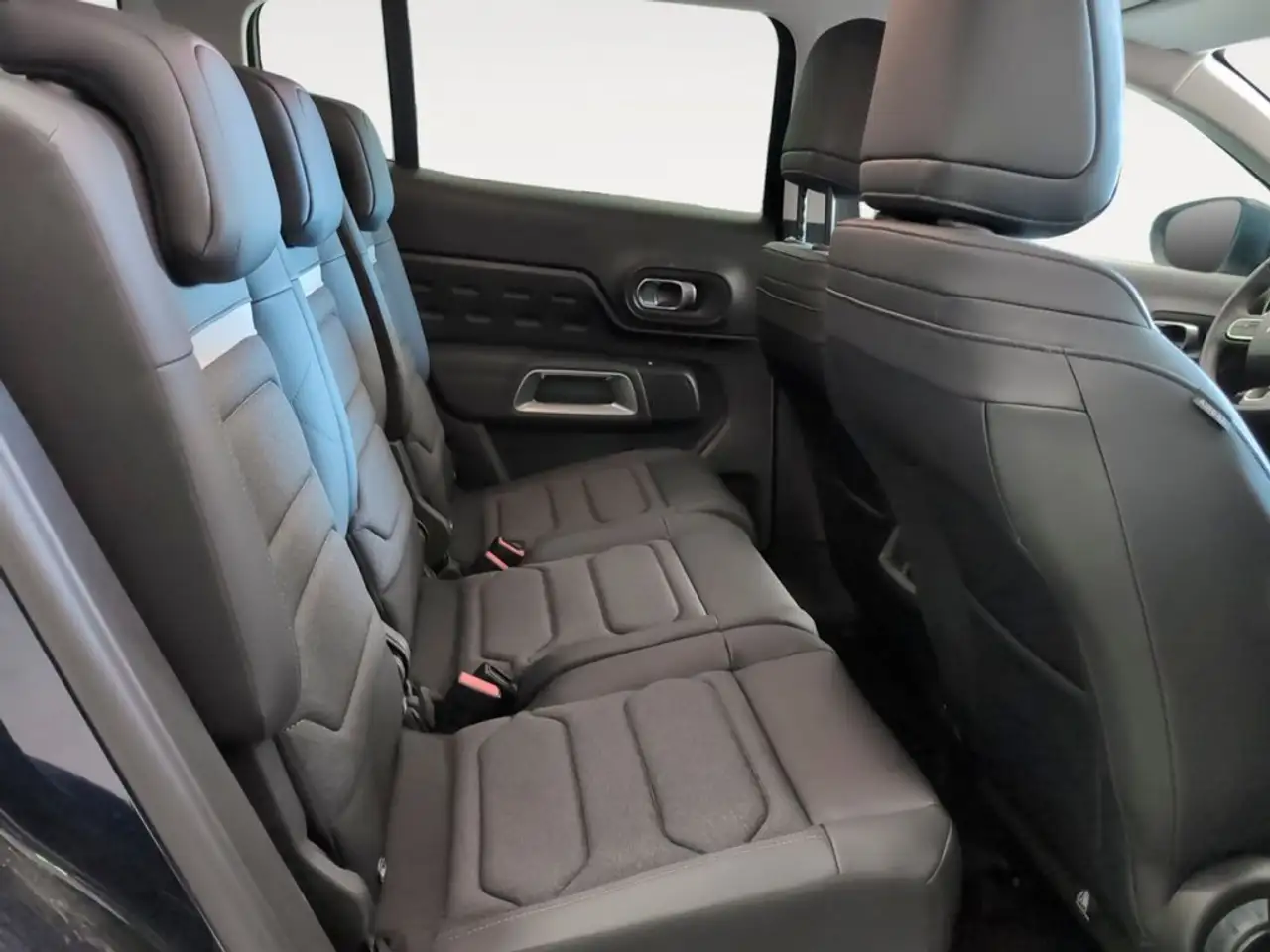 Citroen C5 Aircross PureTech S&S Plus 130 — Vehicle gallery 12