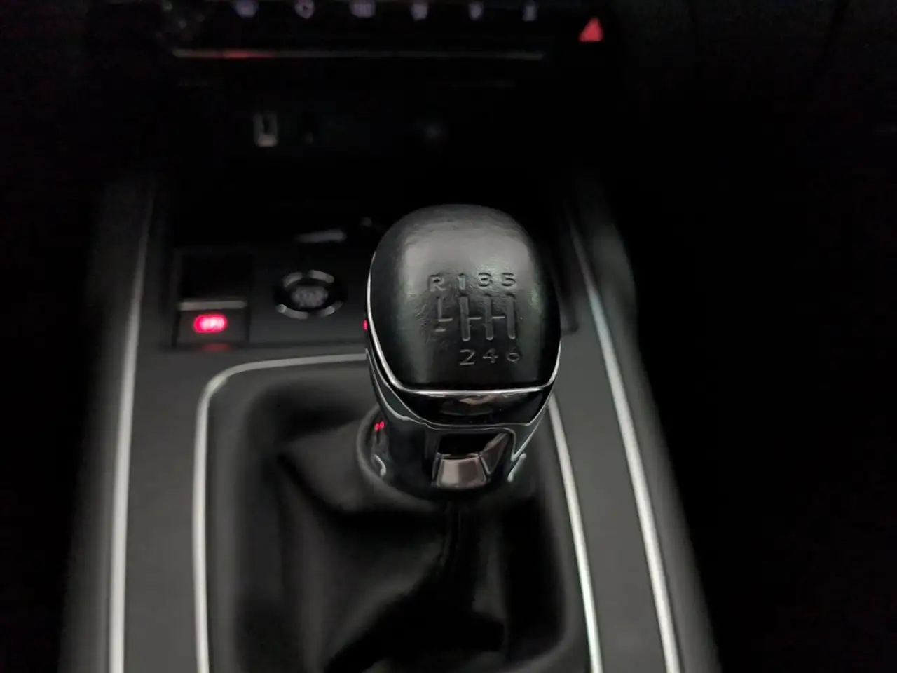 Citroen C5 Aircross PureTech S&S Plus 130 — Vehicle gallery 15