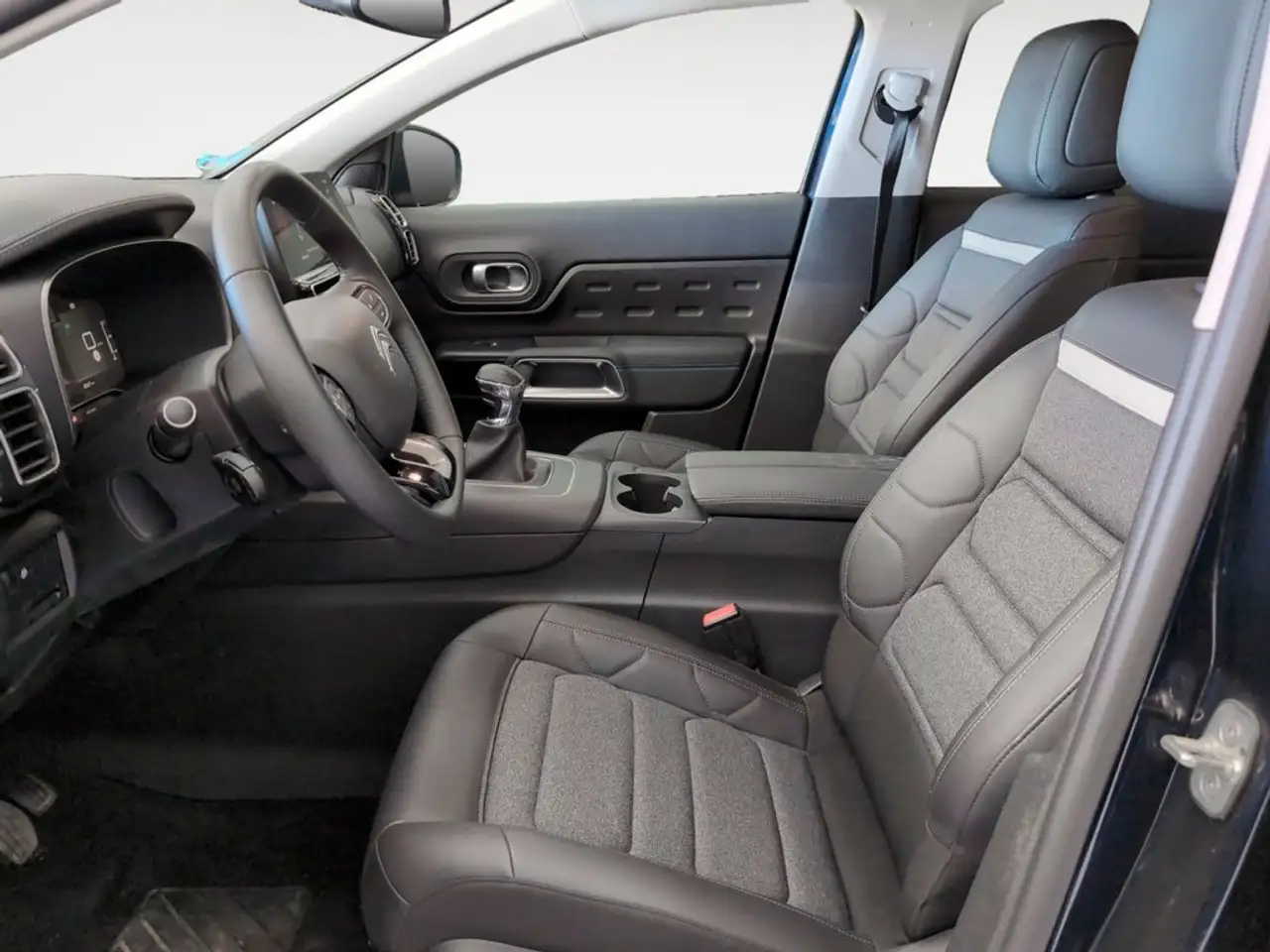 Citroen C5 Aircross PureTech S&S Plus 130 — Vehicle gallery 11
