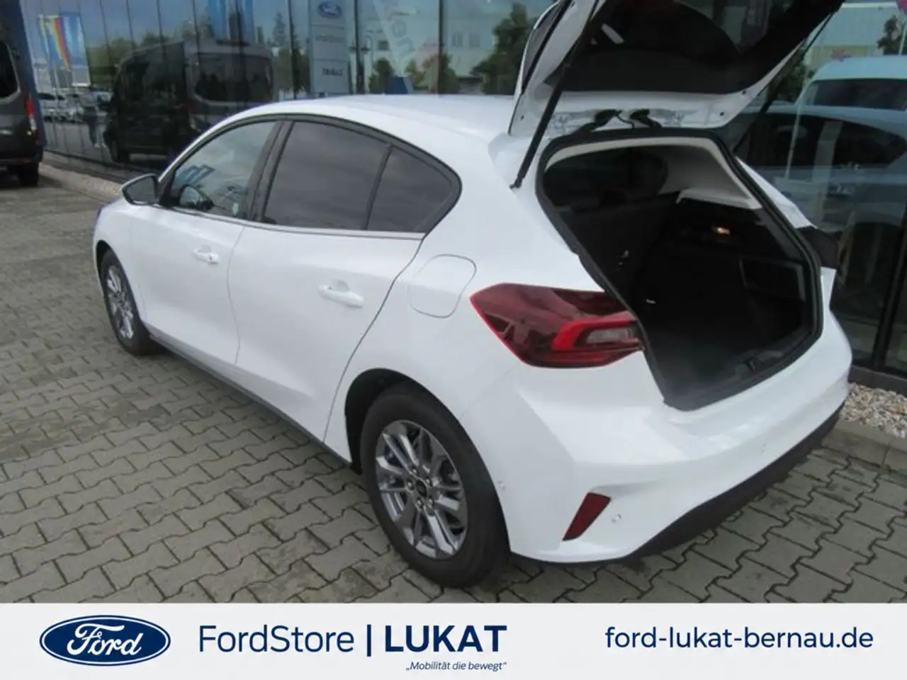 Ford Focus 1.0 EcoBoost Hybrid TITANIUM — Galería del vehículo 8
