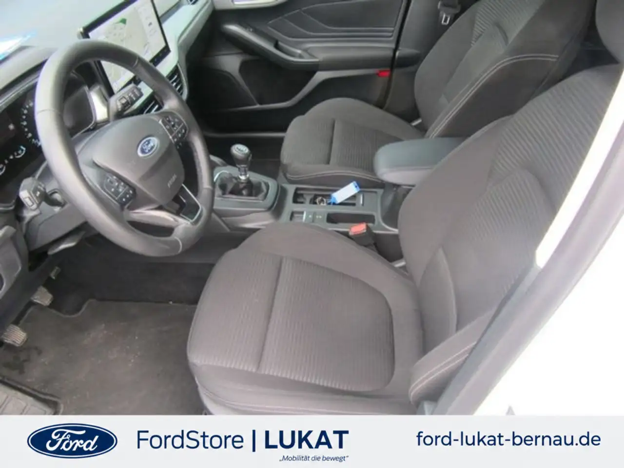 Ford Focus 1.0 EcoBoost Hybrid TITANIUM — Galería del vehículo 11