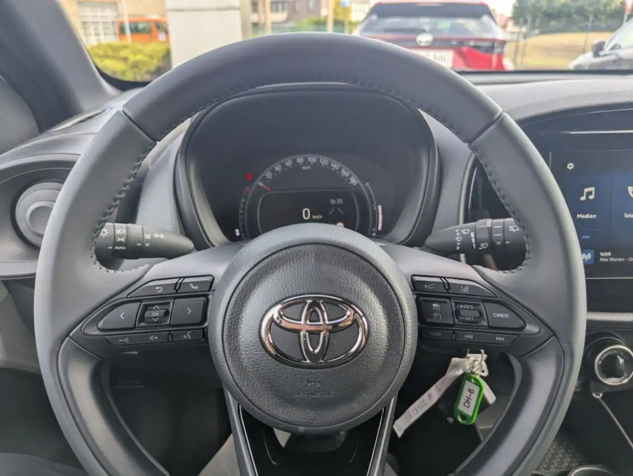 Toyota Aygo X S-CVT Business Edition Sitzheizung, Allwetter — Galería del vehículo 9