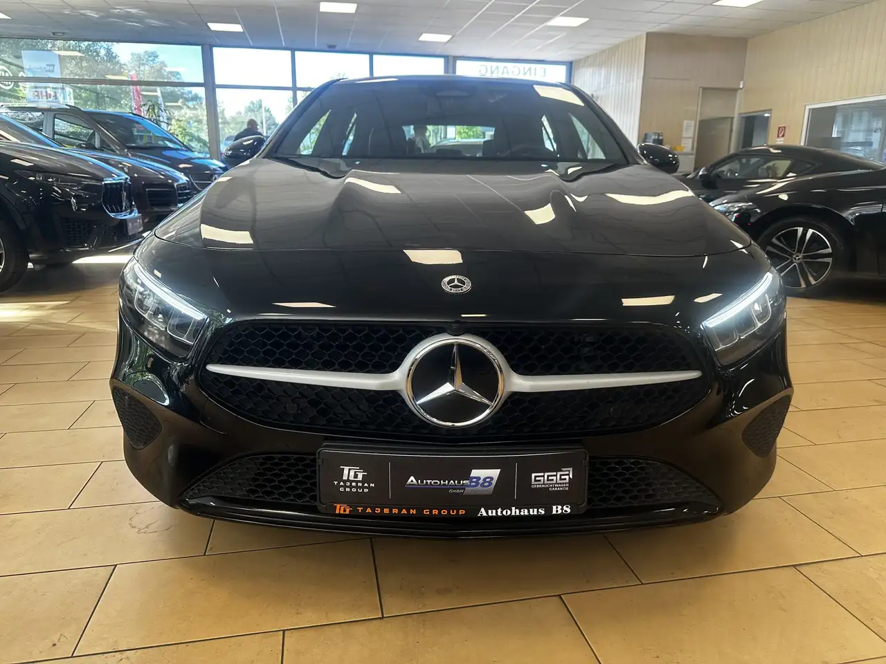 Mercedes-Benz A 180 Advanced*ACC*MBUX*Leder*CAM*Navi*DCT* — Galería del vehículo 2
