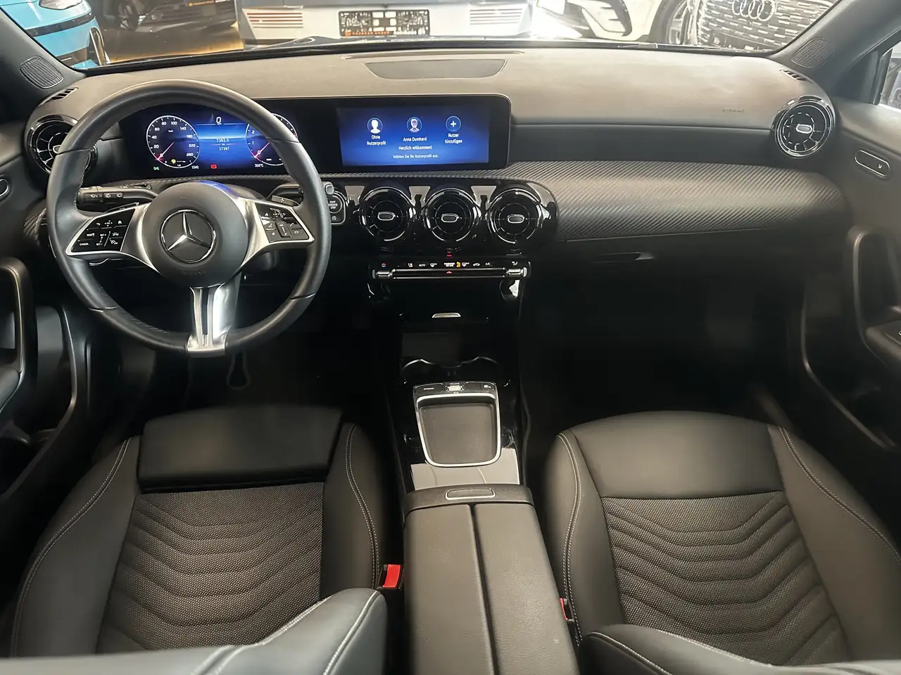 Mercedes-Benz A 180 Advanced*ACC*MBUX*Leder*CAM*Navi*DCT* — Galería del vehículo 13
