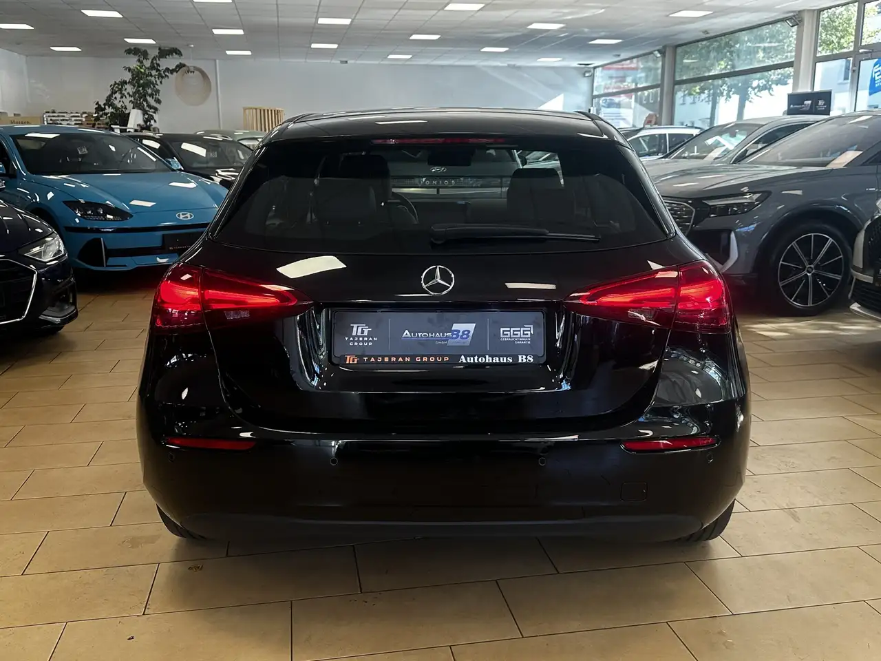 Mercedes-Benz A 180 Advanced*ACC*MBUX*Leder*CAM*Navi*DCT* — Galería del vehículo 6