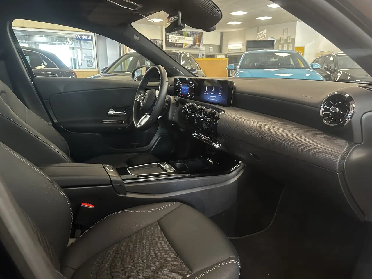 Mercedes-Benz A 180 Advanced*ACC*MBUX*Leder*CAM*Navi*DCT* — Galería del vehículo 14