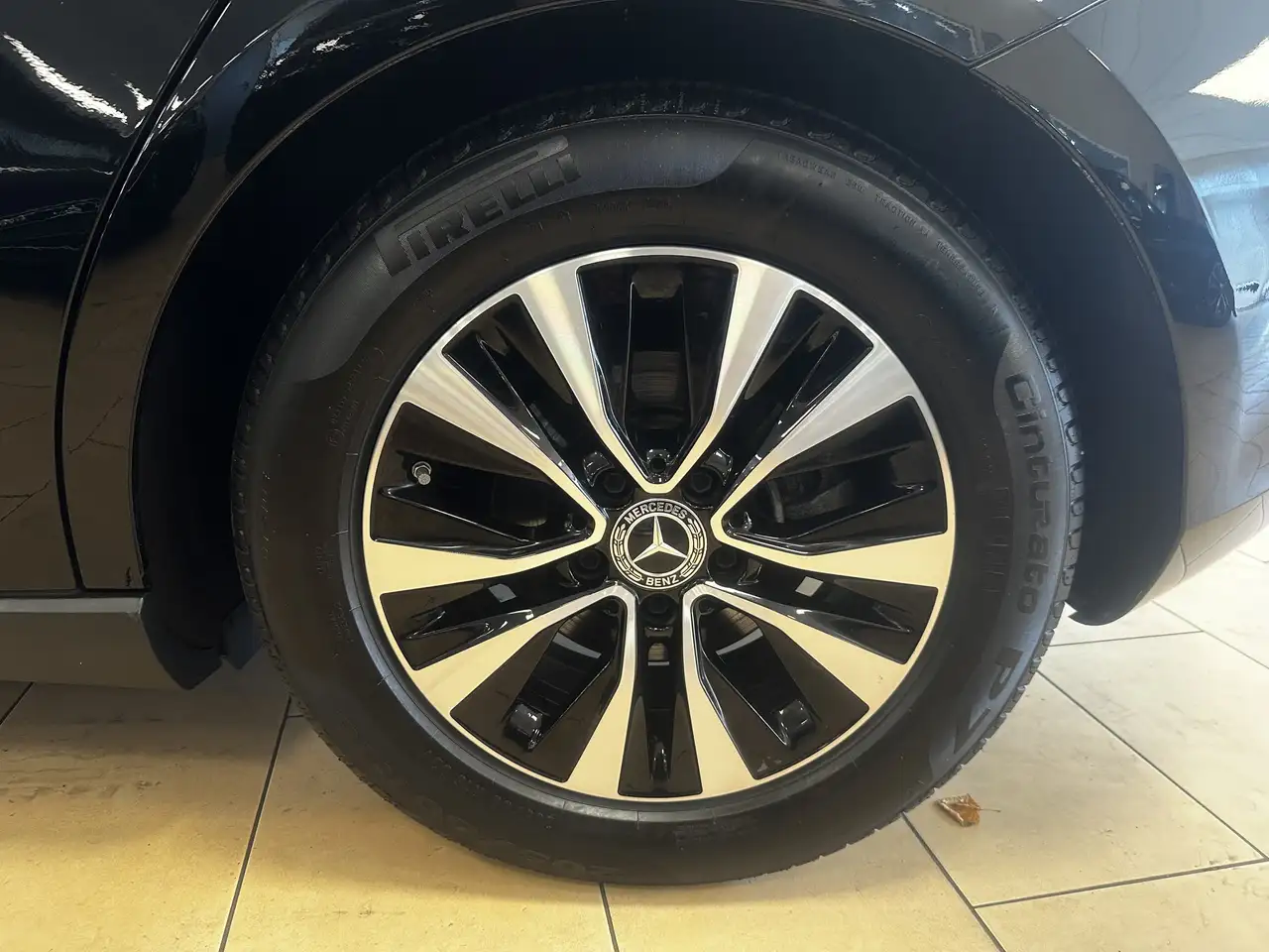 Mercedes-Benz A 180 Advanced*ACC*MBUX*Leder*CAM*Navi*DCT* — Galería del vehículo 25