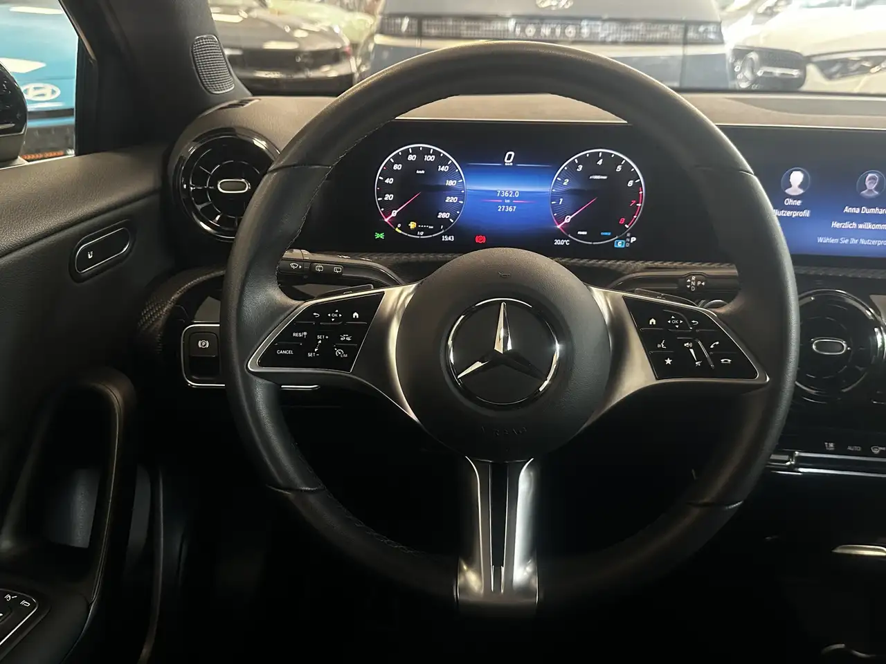Mercedes-Benz A 180 Advanced*ACC*MBUX*Leder*CAM*Navi*DCT* — Galería del vehículo 16