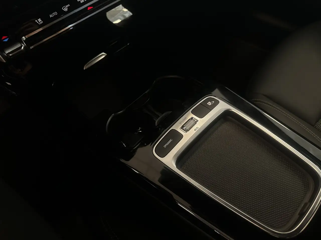 Mercedes-Benz A 180 Advanced*ACC*MBUX*Leder*CAM*Navi*DCT* — Galería del vehículo 21