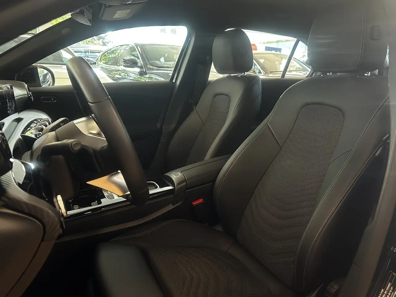 Mercedes-Benz A 180 Advanced*ACC*MBUX*Leder*CAM*Navi*DCT* — Galería del vehículo 12