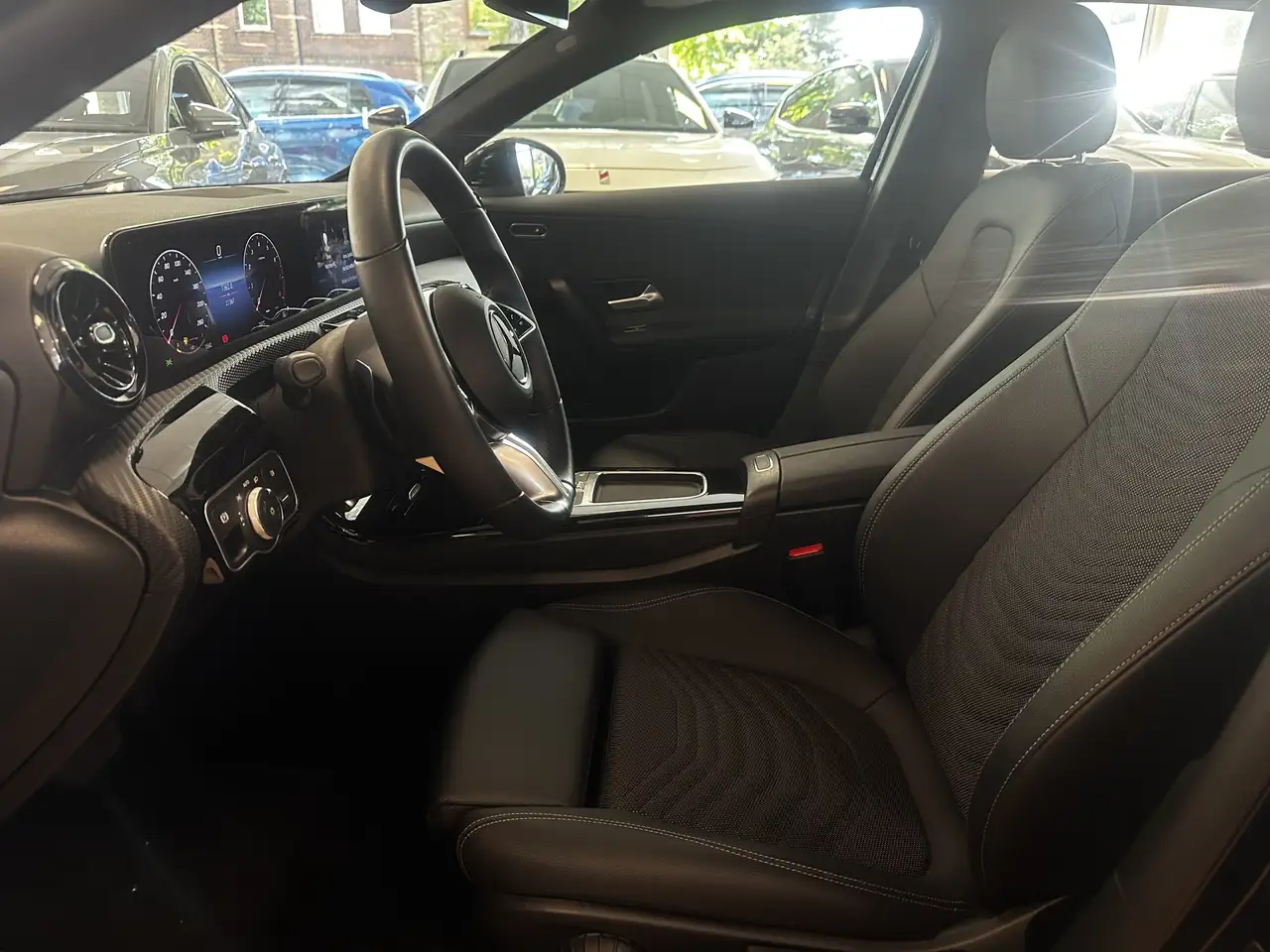 Mercedes-Benz A 180 Advanced*ACC*MBUX*Leder*CAM*Navi*DCT* — Galería del vehículo 11