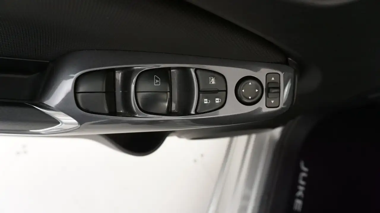 Nissan Juke 1.0 DIG-T Acenta 4x2 DCT 7 114 — Vehicle gallery 17